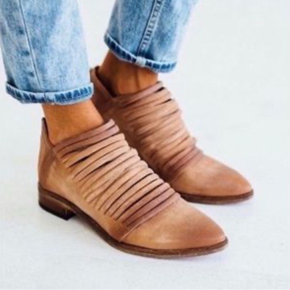 NEW in box Woman’s Free People Lost Valley Distressed Zipper Back Boots Size 39 - Picture 2 of 10